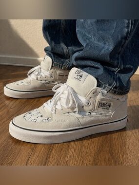 Vans x Peanuts Snoopy Half Cab Men 10 White Suede Skate Shoes Rare 2017